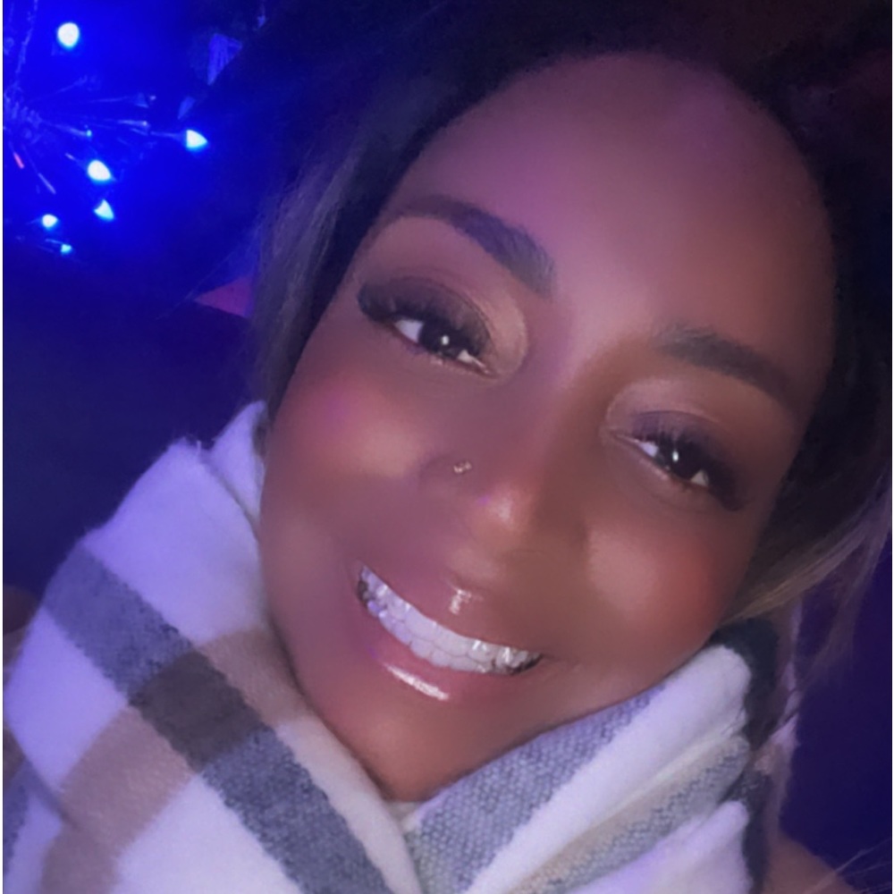 Meet your Posher, Canisha